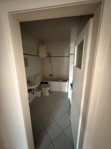 Gut geschnittene 2 Zimmerwohnung KDB – Badezimmer