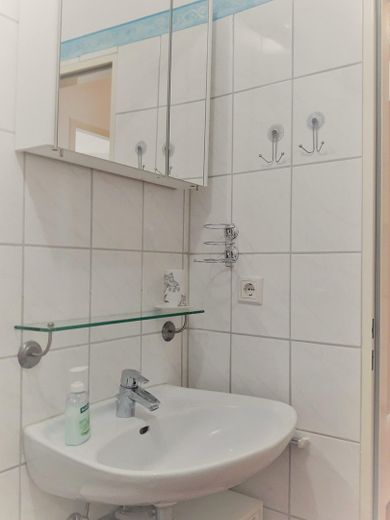 Möblierte, helle 1-Zimmer-Wohnung mit Südloggia in absolut ruhiger und dennoch zentraler Lage! – Foto 11