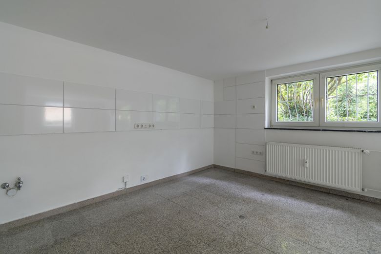 Großzügiges Familienhaus mit Garten in Dreieich Sprendlingen, Grenze Buchschlag – Küchenbereich im UG