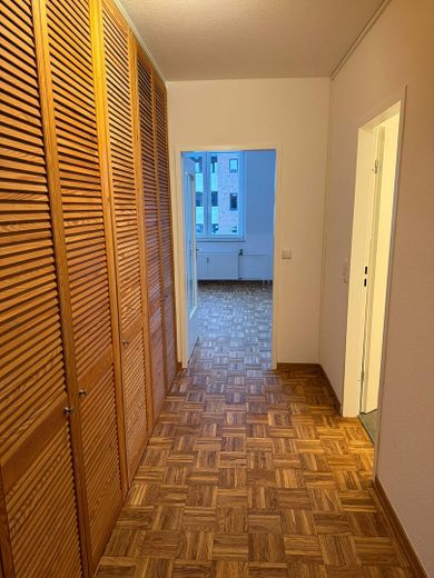 Flur mit Einbauschränken