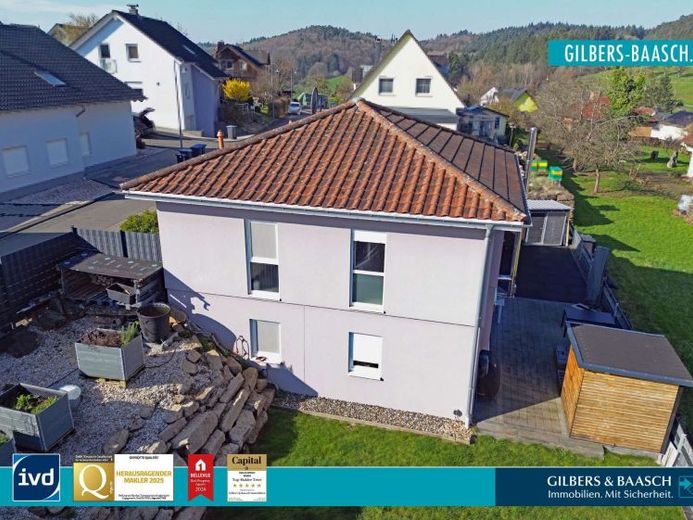 Naurath (Eifel): Sofort bezugsfreies Einfamilienhaus mit Terrasse, Garten und Fernblick – Foto 1