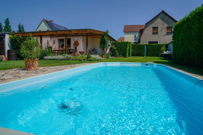 Grundstück mit Pool