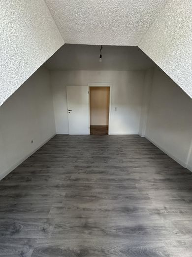 ** Frisch kernsanierte 5-Zimmer-Wohnung im Altbau Dachgeschoss ** – Foto 3