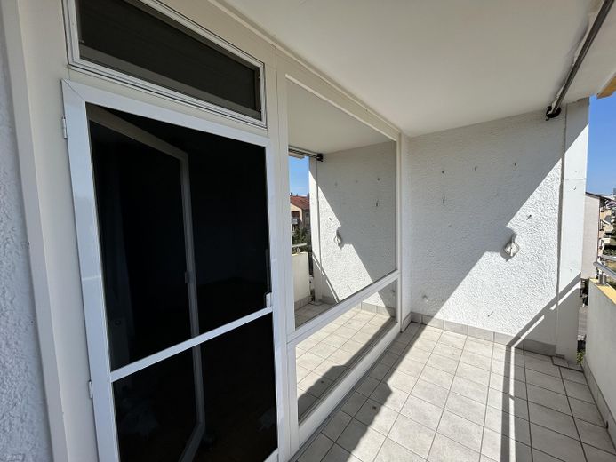 Großzügige 3,5 Zi Wohnung mit Balkon & EBK, frisch renoviert gute Anbindung in Bissingen – Foto 7
