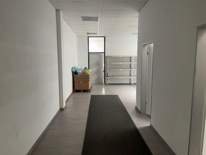 Superfici di magazzino e ufficio riscaldabili in affitto a Eggenfelden -734qm – Photo 17