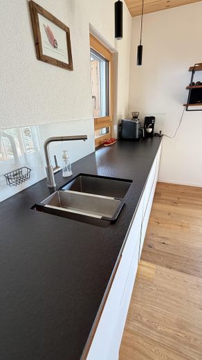 Maison de caractère personnalisée : maison jumelée claire et haut de gamme à Bittenfeld, KfW 55 – Küche