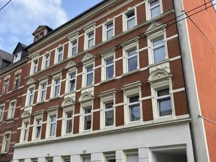 Zweitbezug.! Großzügige 2-Zimmer mit Wanne, Balkon, EBK und Laminat in zentraler Lage! – Foto 1