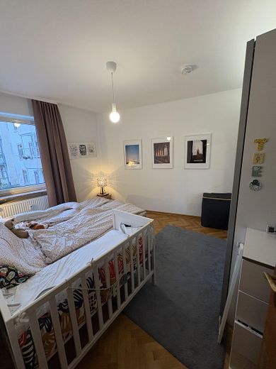 Schöne Vierzimmer-Altbauwohnung mit Balkon in Innenstadtnähe – Foto 11