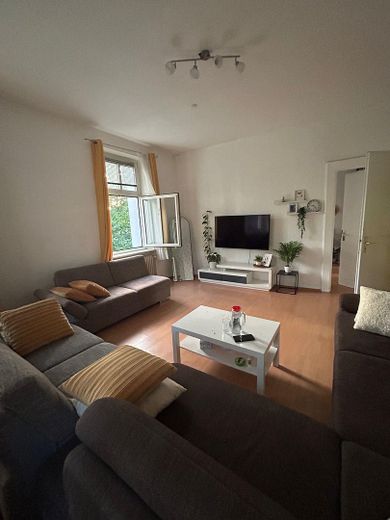 Praktisch geschnittene 3-Zimmer-Wohnung in verkehrsgünstiger Lage von OB-Lirich zu vermieten – Foto 1