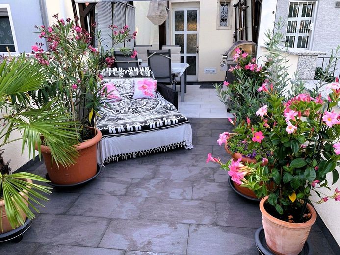 Charmantes Reihenmittelhaus mit Wintergarten, Terrasse &amp; moderner Technik in Mannheim-Herzogenried – Terrasse