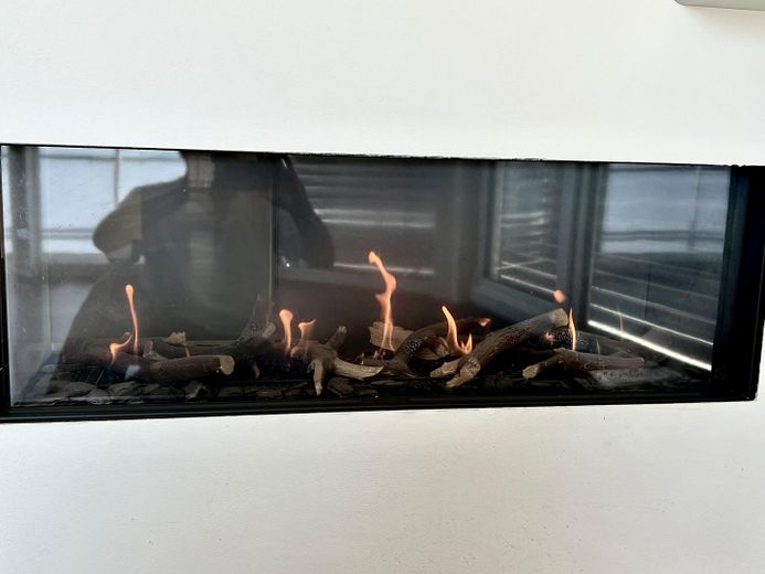 Limburg şehir merkezinde lüks penthouse – 196 m², katedral manzarası, whirlpool ve Gaggenau mutfak – Gaskamin im Wohnbereich