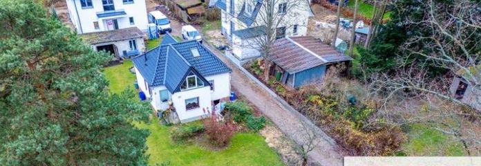 IMMOBERLIN.DE - उत्कृष्ट आवासीय क्षेत्र में बड़े भूखंड पर छोटा घर