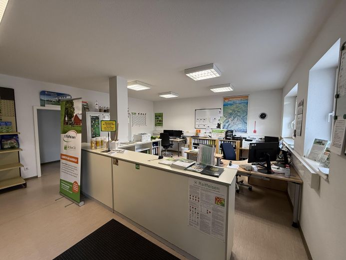 Vielseitiger Gewerbestandort mit Büro-, Lager- und Hallenflächen in Volkmarsen – Büro- und Verkaufsraum