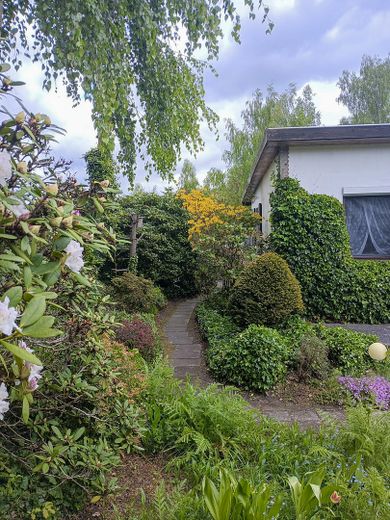 Weg z. Dusch-/Toilettenbereich