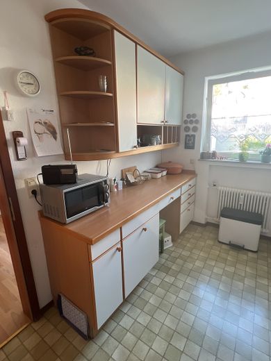2,5 Zi-Wohnung Hochparterre mit Nord und Süd Balkon in ruhiger Lage, Tiefgarage, geringe Nebenkosten – Küche