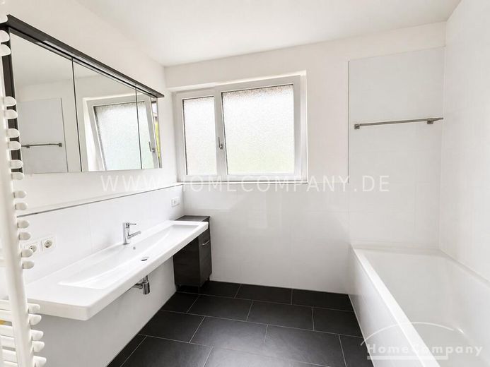 Appartement meublé de 3 pièces avec balcon, place de stationnement et cave individuelle à Schwabing – 2ea6616a0594a9467556f873de7156a99a2e69d0.jpg