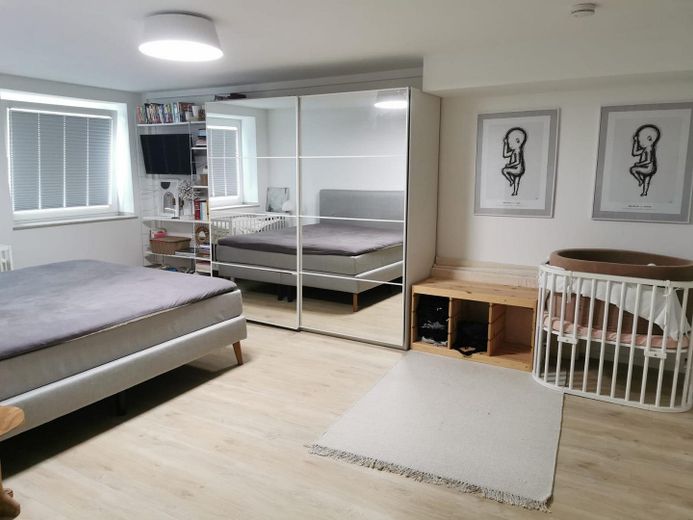 Esclusivo appartamento maisonette di 4,5 locali con giardino a Meerbusch Büderich – Schlafzimmer im Souterrain