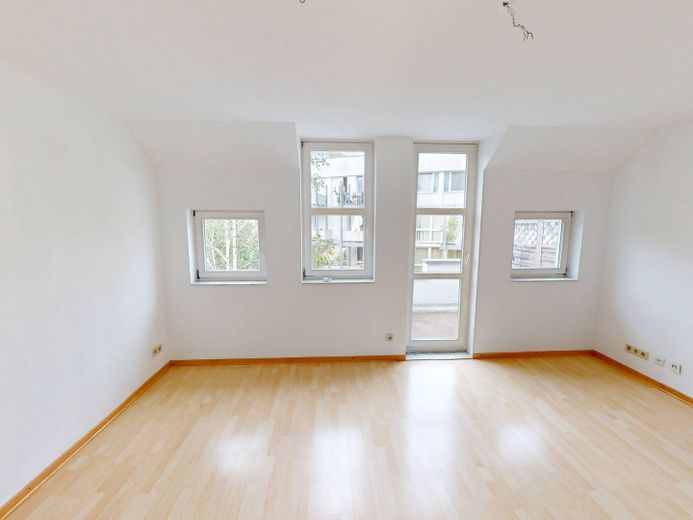 Tolle 2-Zi.-Maisonettewohnung mit BALKON und Wannenbad – Ansicht I: Wohn- und Esszimmer