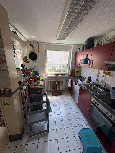 Jasne mieszkanie 3-pokojowe w centrum Nürtingen z tarasem na dachu + miejscem parkingowym – Küche
