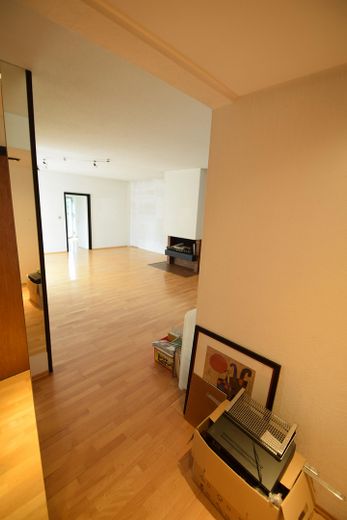 Provisionsfrei! Zweifamilienhaus, großer Sonnengarten – Wohnzimmer EG