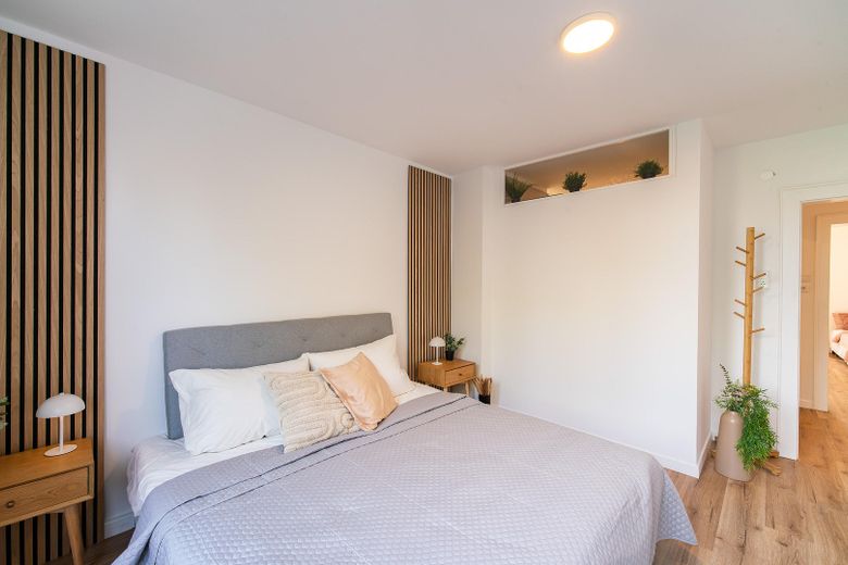 ***ERSTBEZUG NACH MODERNISIERUNG – STILVOLLE 3-ZI.-WOHNUNG MIT TAGESLICHTBAD IN DU-NEUDORF*** – SCHLAFZIMMER