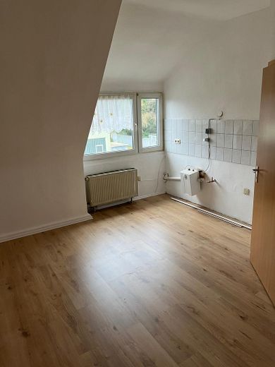 Gepflegte 2-Zimmer-Dachgeschosswohnung in Oberhausen – ab 01.11.2026 zu vermieten – Küche/Essbereich