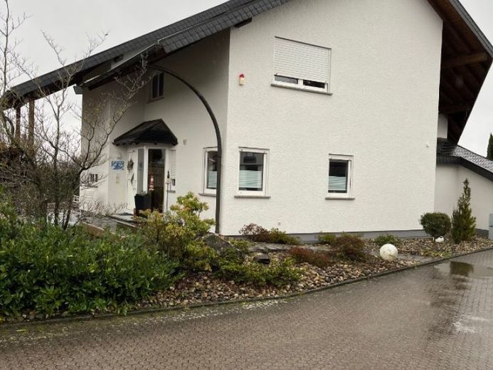 Casa unifamiliare indipendente del 1993 con piccolo terreno – Foto 1