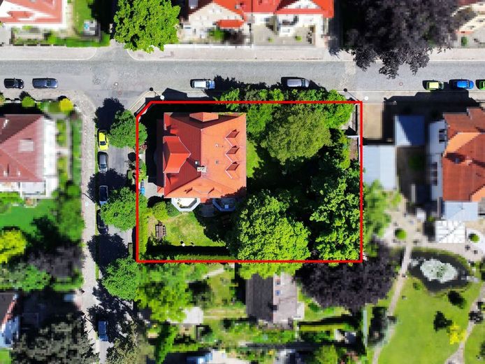 Jetzt zum Sonderpreis: Denkmalgeschützte Villa als Ein-/Mehrfamilienhaus Villenviertel Halberstadt – Vogelperspektive