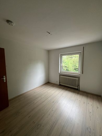 MFH with 5 units, 80% rented, well-maintained in Weinsberg – Zimmer (leer Wohnung EG links)