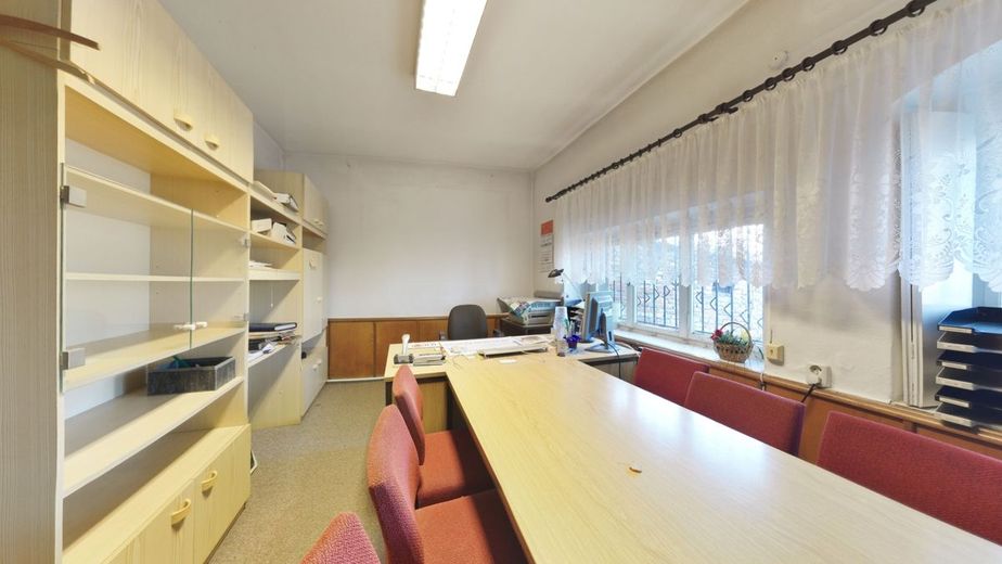 Historisches Dorfhaus-Ensemble mit Hofcharakter - Wohnen &amp; Arbeiten im Salzatal – Büro