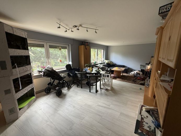 Großzügiger Resthof mit zwei Wohneinheiten, umfangreichen Nutzflächen und vielfältigem Entwicklungspotenzial – EG - Wohnzimmer