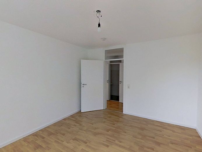 Luminoso appartamento di 3 locali con balcone e vasca da bagno nel centro città – Ansicht II: Schlafzimmer I