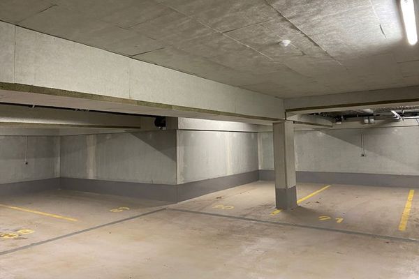 Tiefgaragenstellplatz mit E-Anschluss | Europaplatz 21/23 | Sicher & Geschützt