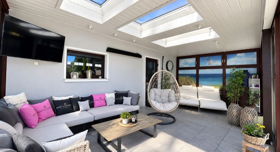 Villa urbana con estilo, tecnología moderna y confort exclusivo – Poolhaus