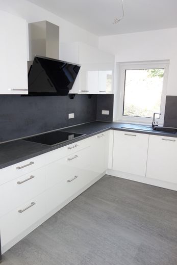 Moderne Neubau-Wohnung mit Einbauküche + großer Terrasse! – Foto 9