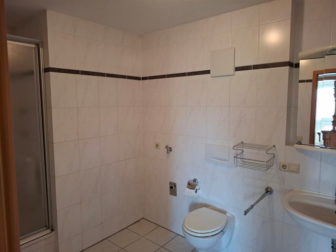 Penthouse na sprzedaż w spokojnej okolicy – Badezimmer