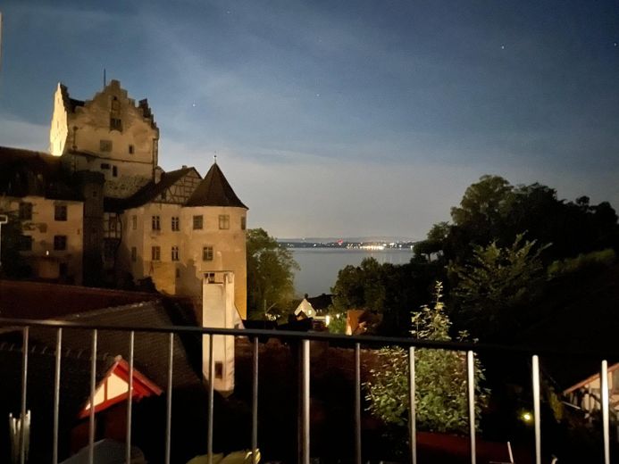Quattro appartamenti completamente ristrutturati e di alta qualità sulle storiche mura cittadine di Meersburg, con vista da sogno – Foto 2