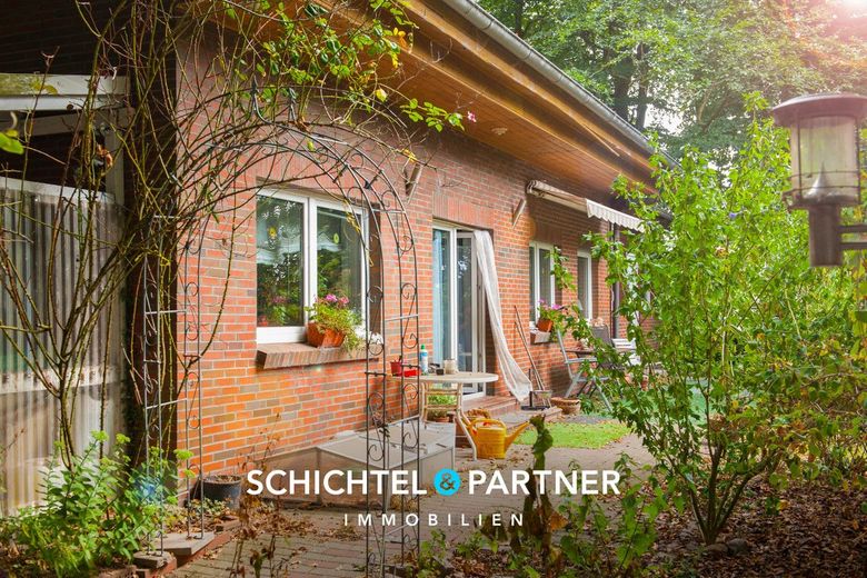 Farge | Solider Bungalow auf Waldgrundstück mit Doppelgarage – S&amp;P | Außenansicht