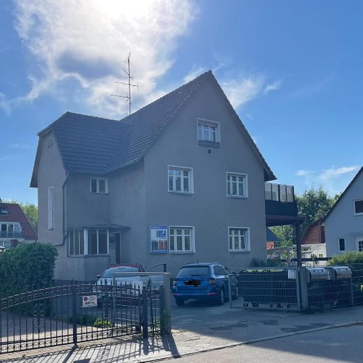 Einfahrt zum Gebäude 