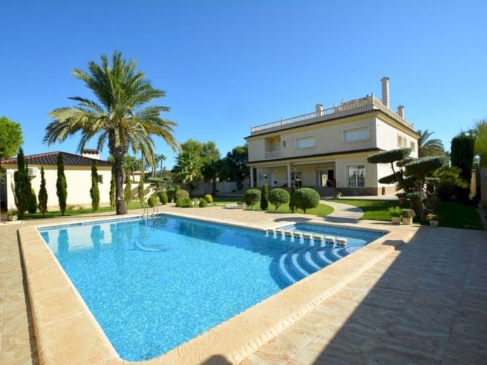 Wunderschöne, großzügige und exklusive Villa in der besten Gegend von Cabo Roig, nur 150 m vom Strand – Foto 1