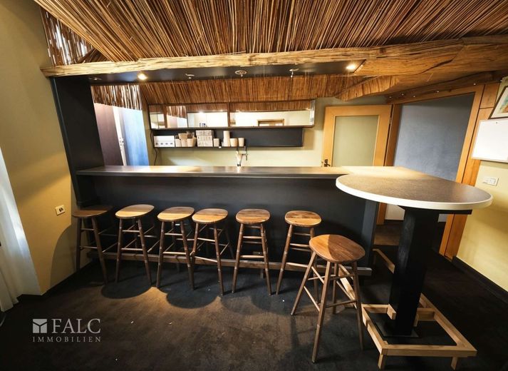 Attraktives Wohn- und Geschäftshaus in Solingen Höhscheid – Gewerbeeinheit Bar