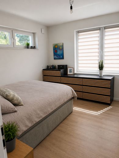 Zentrale 2-Zimmer OG-Wohnung im Grünen (mit Wärmepumpe) Immelmannstr./In der Ahe – Schlafzimmer