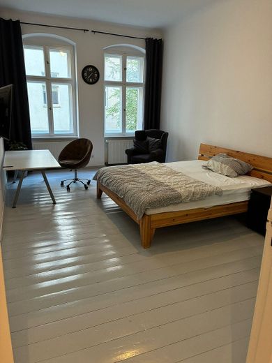 Frisch renovierte 2-Zimmer-Wohnung mit Balkon im Neuköllner-Kiez – Zimmer 1