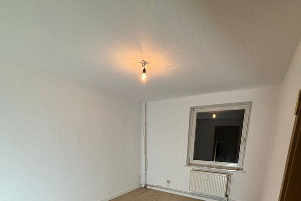 Faktor 16,67 - Dach des MFHs neu - Wohnung renoviert - seltene Chance!