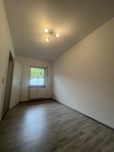 Preiswerte 2 Zimmer Wohnung im Erdgeschoss in ruhiger Wohnlage – Schlafen