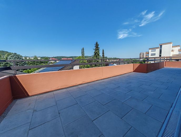 bezugsfreie und helle 3-Zi. Penthouse Wohnung in Schelmenholz – Terrasse