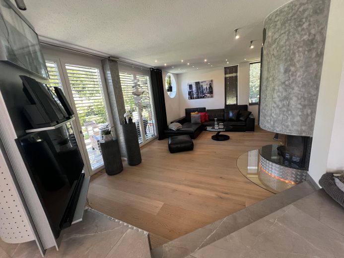 Wohnzimmer mit Kamin