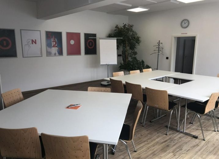 ca. 200qm Repräsentatives Büro oder Praxisfläche im EG mit Parkplätzen vor der Tür – Schulungsraum, Bürofläche