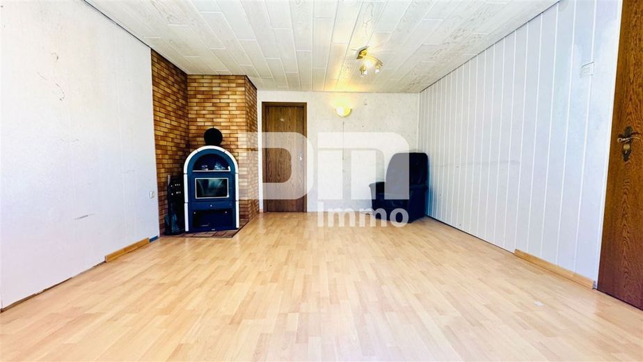 Schöne Doppelhaushälfte mit Nebengebäude, Garage und angelegtem Gartenbereich – EG Wohn / Esszimmer