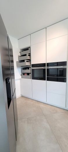 Deckenhohe Schränke